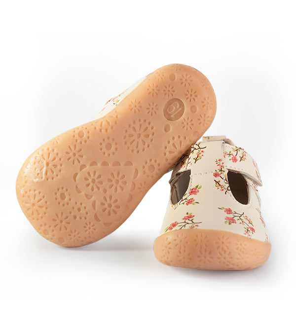 zapato gateador niña flores